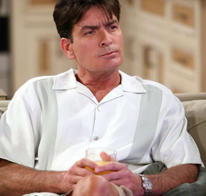 Em 2011, o troféu de maior polêmica foi de Charlie Sheen. Ele xingou o criador de Two and a Half Men em diversas oportunidades, deixou de comparecer a ensaios e gravações, e ainda se surpreendeu quando foi demitido - e processou a Warner por isso.