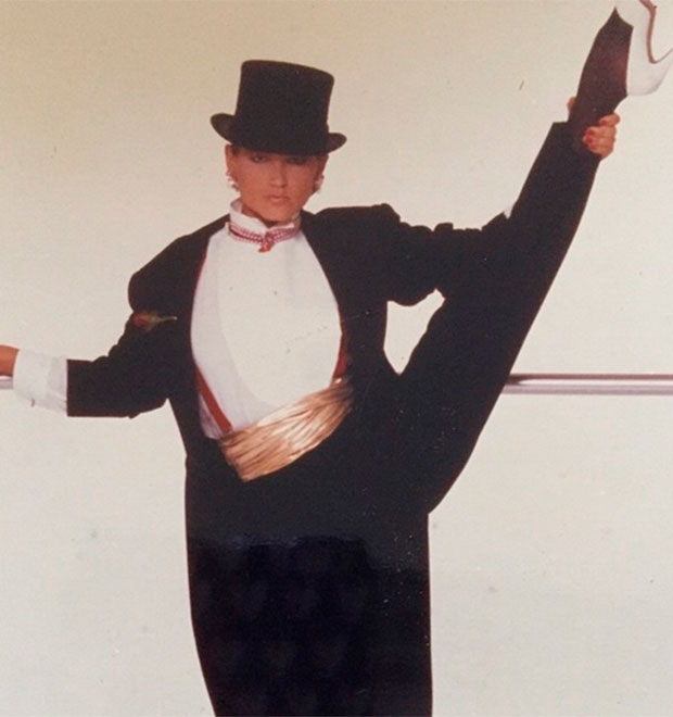 Xuxa mostra elasticidade em foto antiga. Veja!