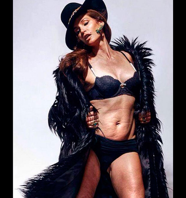 Cindy Crawford chama atenção em clique sem retoques de <I>Photoshop</i>