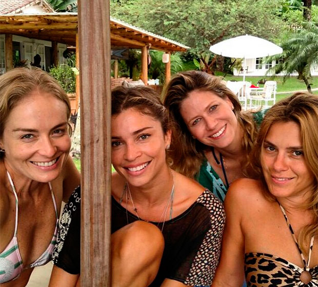 Angélica, Grazi Massafera, Didi Wagner e Carolina Dieckmann aparecem sorridentes em Angra dos Reis