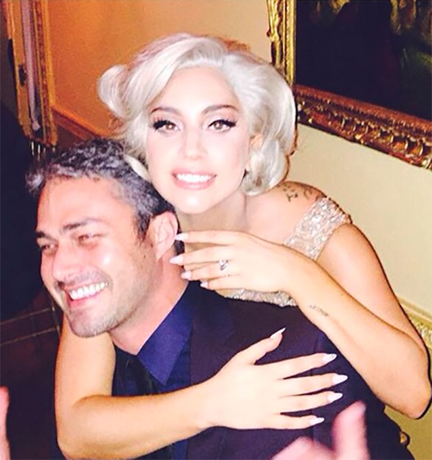 Anel de noivado de Lady Gaga foi desenhado pela mesma <i>designer</i> de joias de Kim Kardashian e Blake Lively