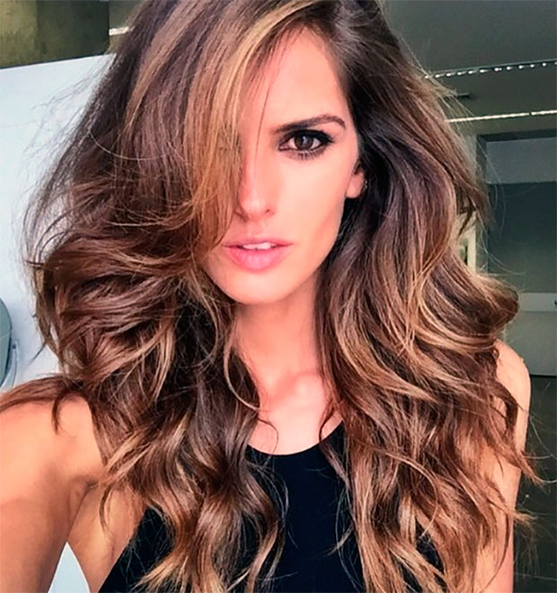 Izabel Goulart vai desfilar no Rio de Janeiro no Carnaval de 2016