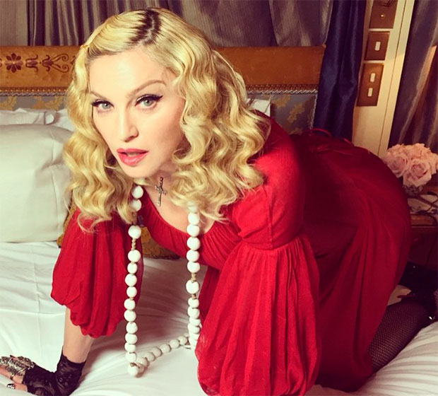 Madonna mostra sensualidade em rede social