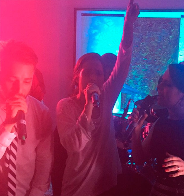 Wanessa canta com Sandy e Junior em casamento de Serginho Groisman