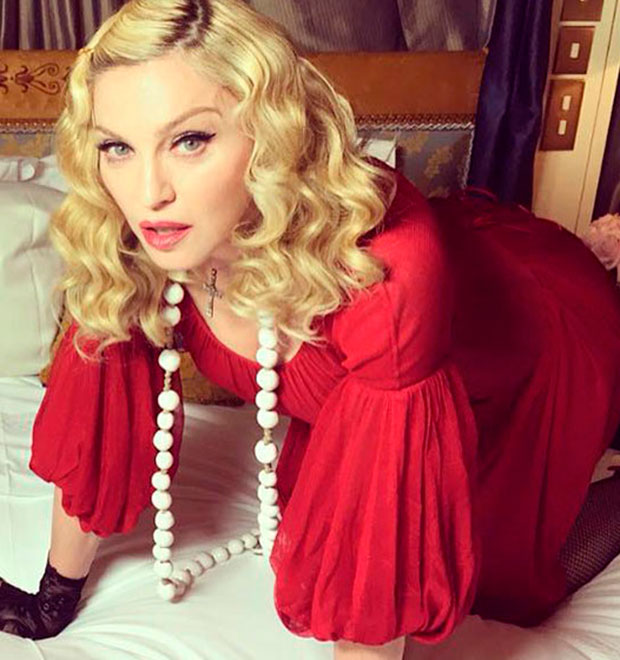 Madonna tenta poupar os filhos com canções sensuais