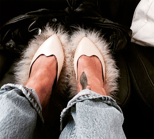 Rihanna usa sapatos de mais de um mil e 700 reais, veja!