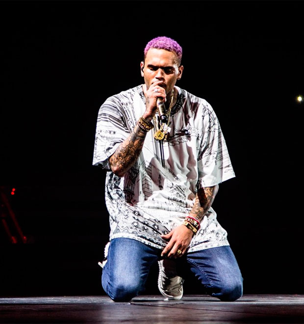 Chris Brown está fora da condicional e caso de Rihanna é fechado