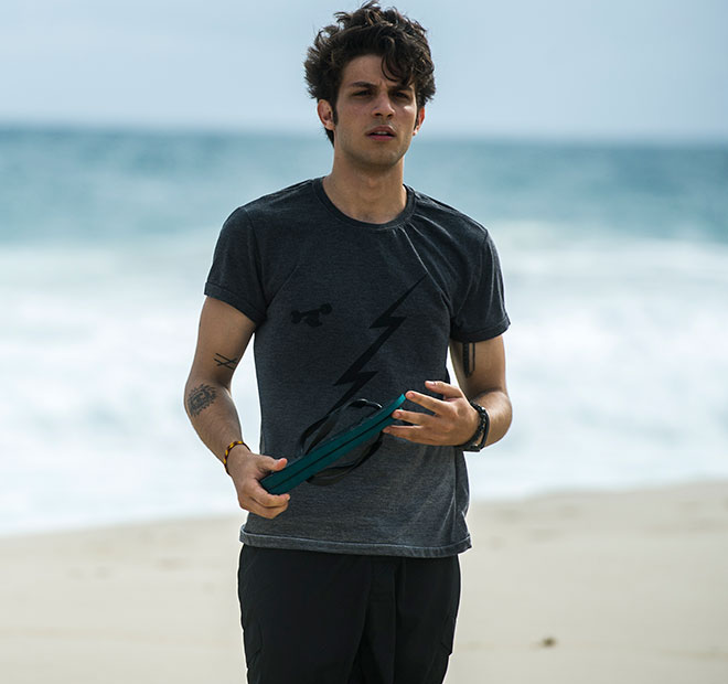 Chay Suede ficou nervoso ao contracenar com Fernanda Montenegro e Nathalia Timberg