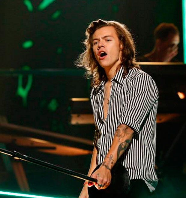 Harry Styles chora no palco horas depois de Zayn Malik confirmar sua saída do <i>One Direction</i>