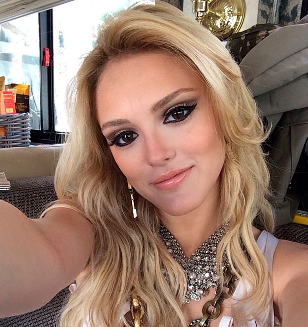 Isabelle Drummond leva bolo do namorado, diz jornal