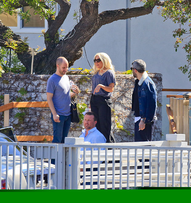 Lady Gaga visita locações para seu casamento