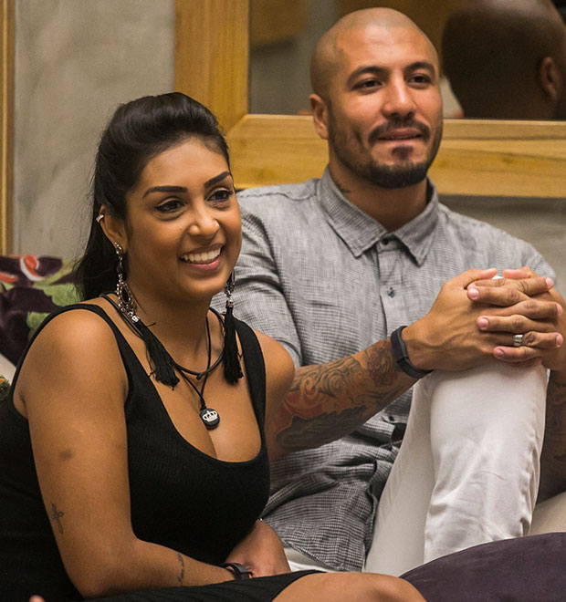 No <i>BBB 15</i>, Amanda diz que tem um bebê em sua barriga