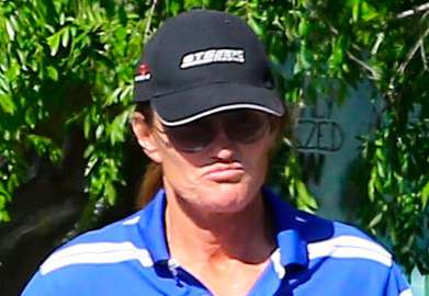 Bruce Jenner pede a ajuda de Kendall e Kylie Jenner para escolher sutiã