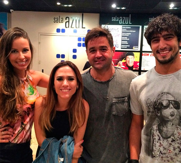Ao lado de suposto <i>affair</i>, Tatá Werneck vai à peça no Rio de Janeiro