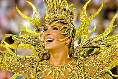 Claudia Leitte confirma que desfila pela <i>Mocidade</i> em 2016