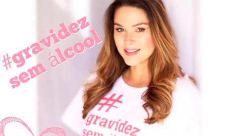 Grávida de sete meses, Fernanda Machado mostra barrigão em campanha