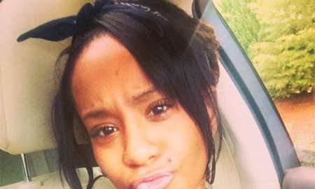 Situação de saúde de Bobbi Kristina se estabiliza, mas não sofre mudanças