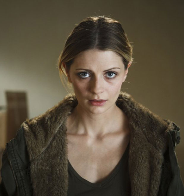 Mischa Barton está triste em ter que processar sua mãe, Nuala Barton