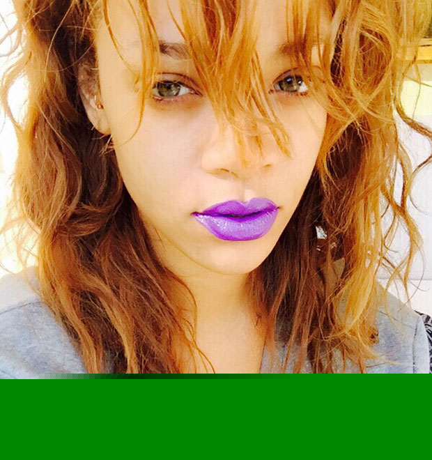 Rihanna aposta em batom roxo e item se esgota nas lojas