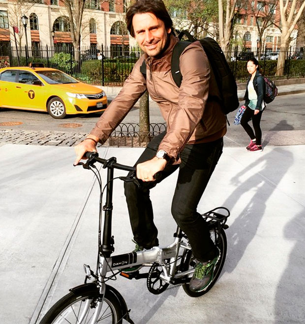 Murilo Rosa tem a bicicleta furtada em Nova York