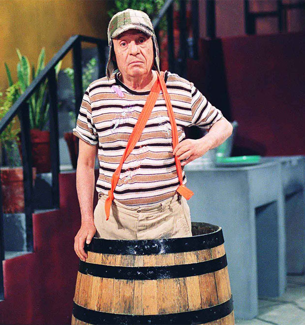 Bordões de <i>Chaves</i> viram estampa de coleção em rede de <i>fast fashion</i>