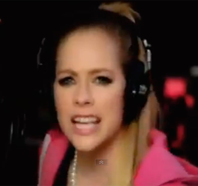 Avril Lavigne lança vídeo da nova música, <i>Fly</i>. Veja aqui!