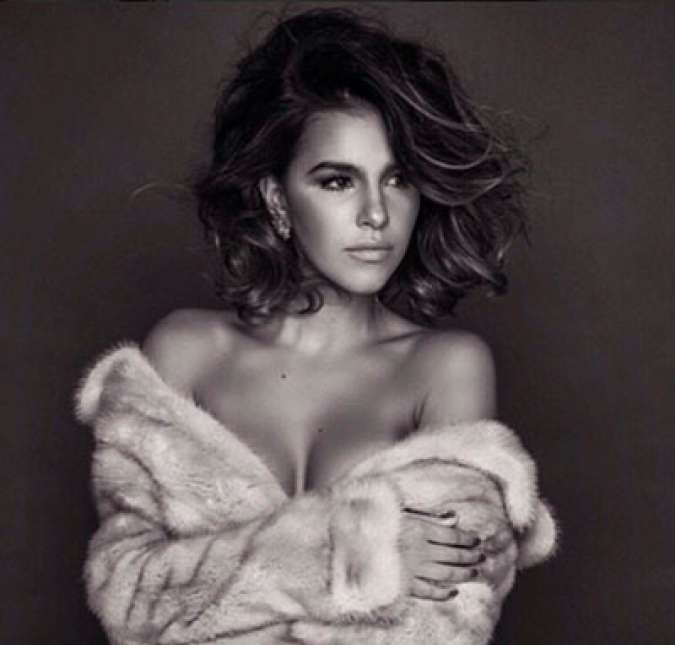 Uau, Mariana Rios mostrou que é toda poderosa! A atriz, compartilhou uma foto, em sua conta no Instagram, em que aparece vestindo apenas um casaco de pele, distribuindo sensualidade. Uau, Mariana Rios mostrou que é toda poderosa! A atriz, compartilhou uma foto, em sua conta no Instagram, em que aparece vestindo apenas um casaco de pele, distribuindo sensualidade.