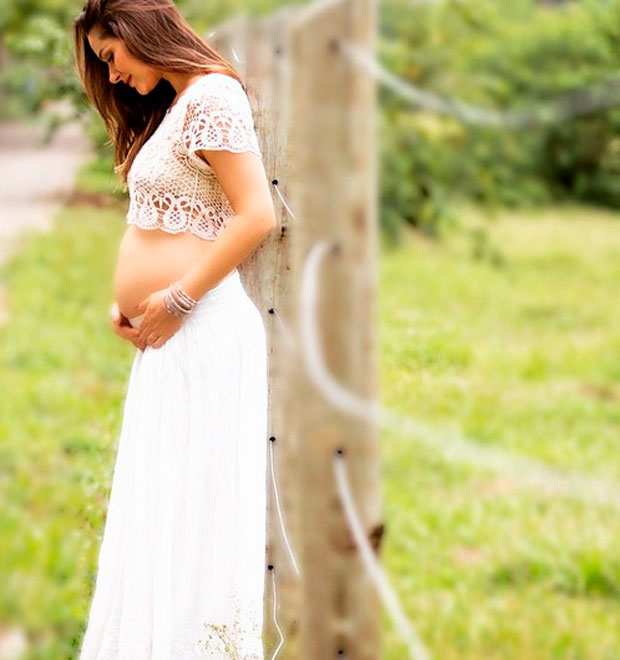 Fernanda Machado mostra barriga de grávida e se declara: <i>Amor sem fim</i>