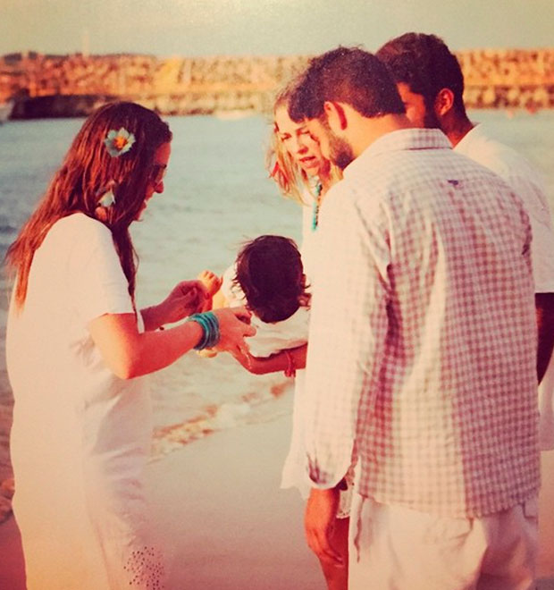 Luana Piovani compartilha fotos do batizado de Dom na praia