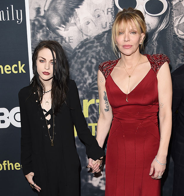 Courtney Love vai a <I>première</i> de documentário sobre Kurt Cobain com a filha