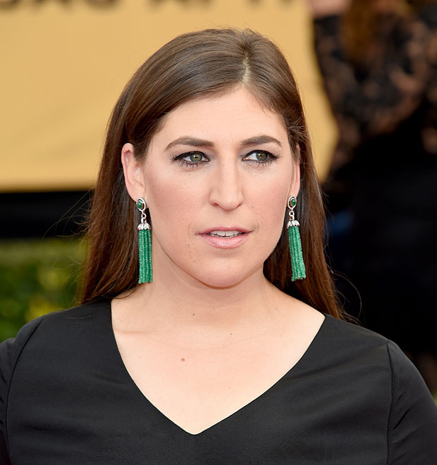 Estrela de <i>The Big Bang Theory</i> e <i>Blossom</i>, Mayim Bialik lamenta morte do pai