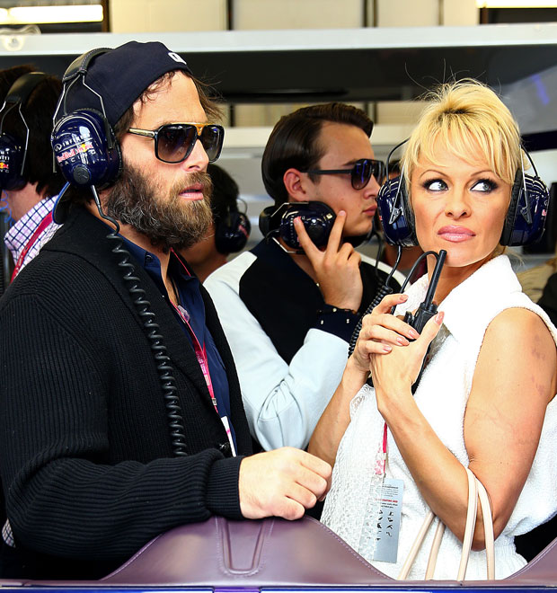Pamela Anderson e Rick Salomon confirmam divórcio e falam sobre a separação