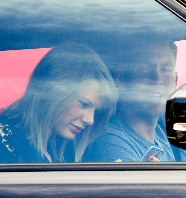 Taylor Swift e Calvin Harris são vistos juntinhos dentro de carro