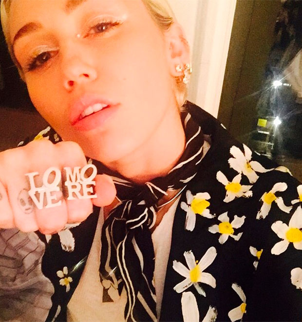 Miley Cyrus não define a sua sexualidade e diz que está bem sozinha