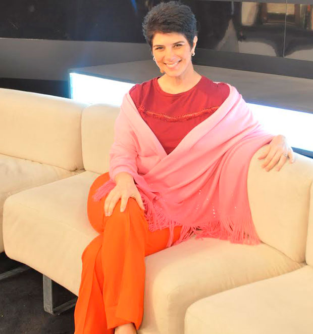 Marina Godoy estreia programa usando o sofá que era da Hebe