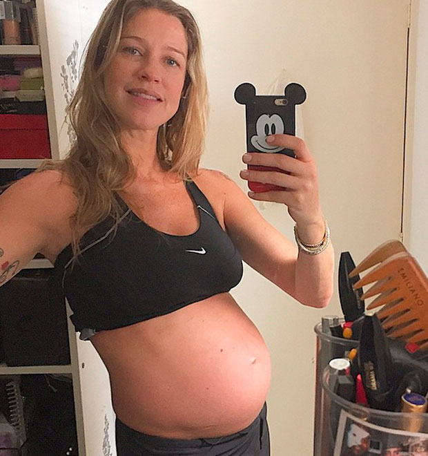 Luana Piovani exibe barrigão de grávida em <i>selfie</i>