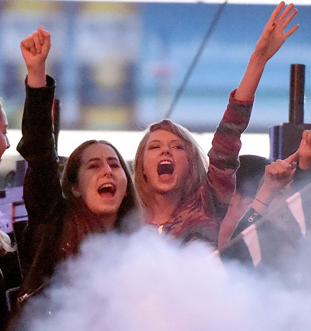 Em meio a rumores de <i>affair</i>, Taylor Swift curte <i>show</i> de Calvin Harris