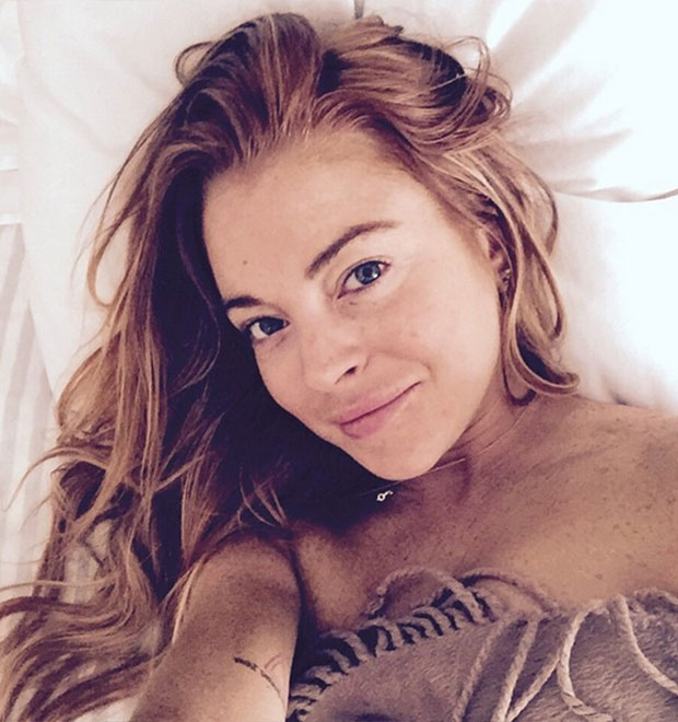 Após mentir em rede social, Lindsay Lohan é vista fazendo trabalho comunitário