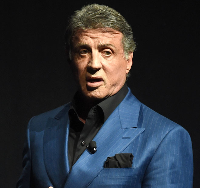 Sylvester Stallone exibe seus quadros em exposição na França