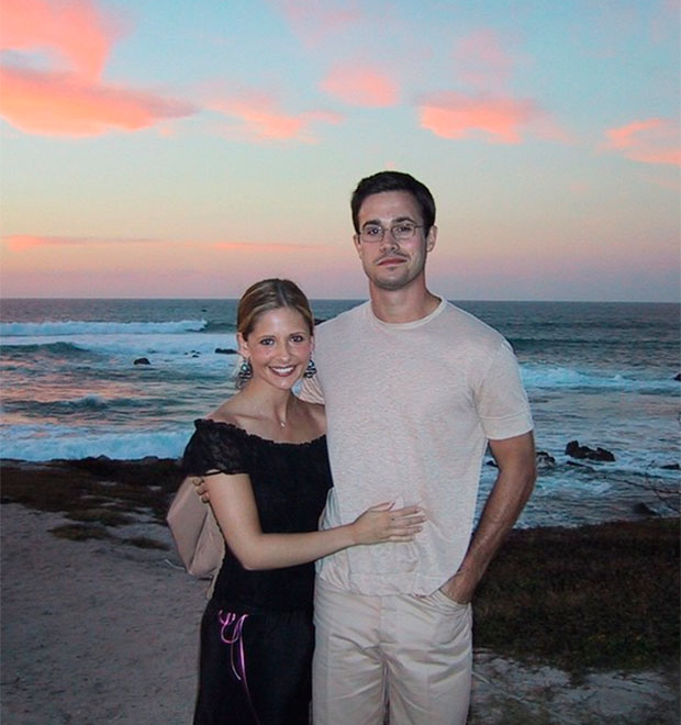 Sarah Michelle Gellar compartilha foto ao lado do marido, Freddie Prinze Jr.