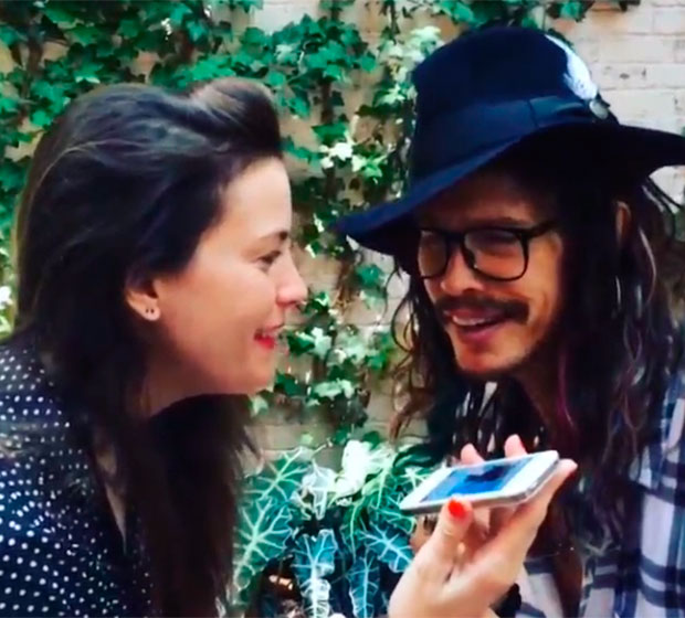 Liv Tyler compartilha vídeo de dueto com o papai, Steven Tyler