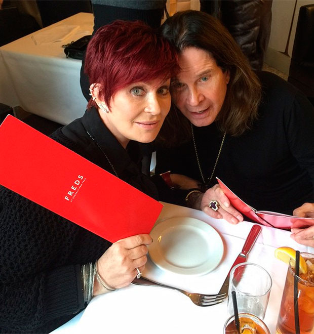 Sharon Osbourne tira licença do <i>The Talk</i> após desmaiar