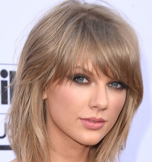 Mãe de Taylor Swift acha que trecho de música da filha pode significar outra coisa