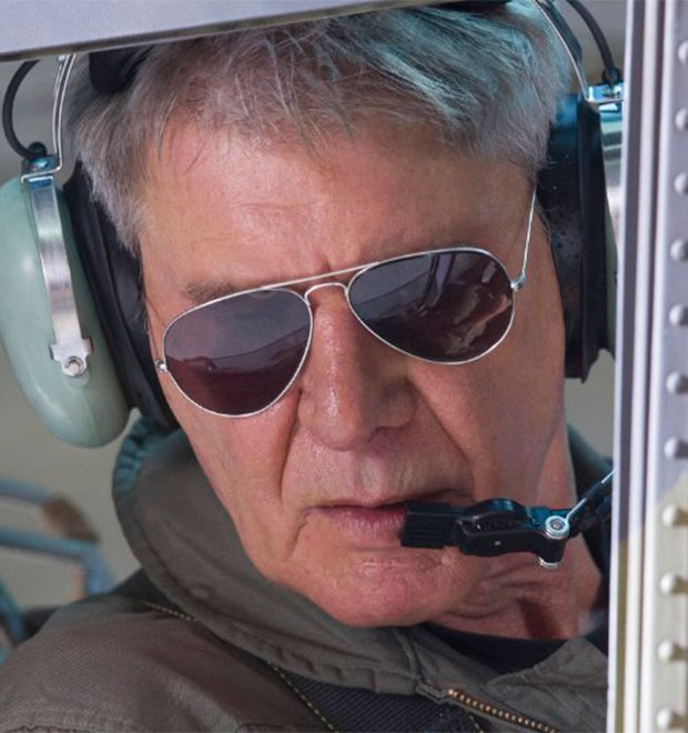 Após acidente de avião, Harrison Ford volta a pilotar!