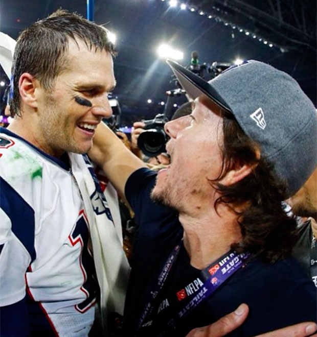 Mark Wahlberg defende marido de Gisele Bündchen após acusações ao <i>Patriots</i>