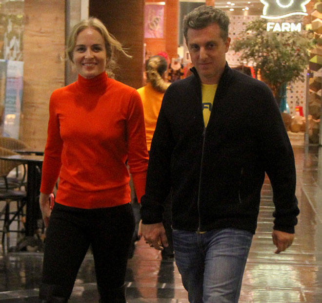 Angélica e Luciano Huck compram vinho em <i>shopping</i> para brindar o recomeço
