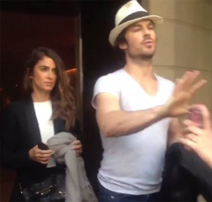 Ian Somerhalder ignorando os fãs em Paris? Vale a pena ver para crer! 