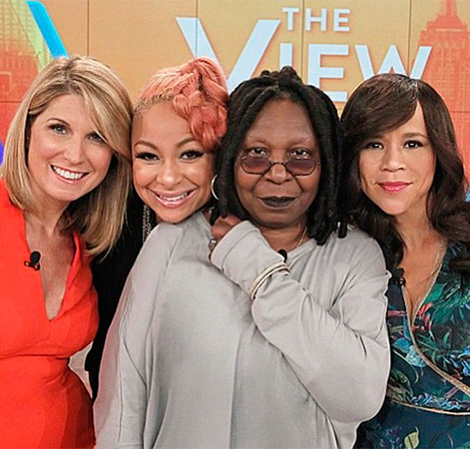 Ex-estrela da <i>Disney</i> é promovida no <i>The View</i>