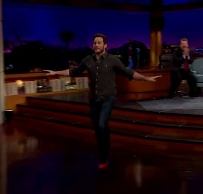 Chris Pratt sente na pele o sofrimento das mulheres tentando correr de salto, assista!