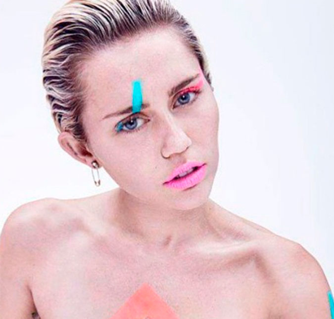 Miley Cyrus falou sobre sexualidade com a mãe aos 14 anos, saiba mais!